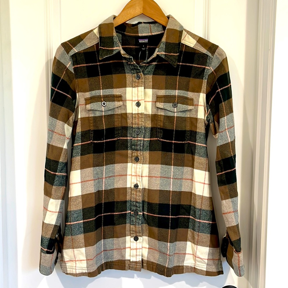 Patagonia fjord flannel in size 4